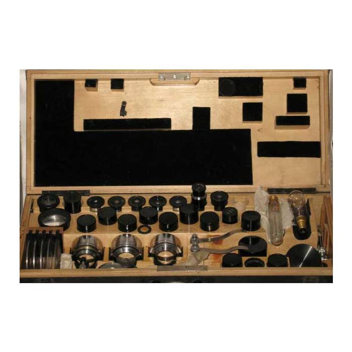 Set of objectives, eyepieces, accessories for reflected light