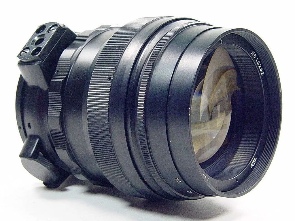 HELIOS 40-2 1.5/85mm lens with M42x1 thread mount for $695